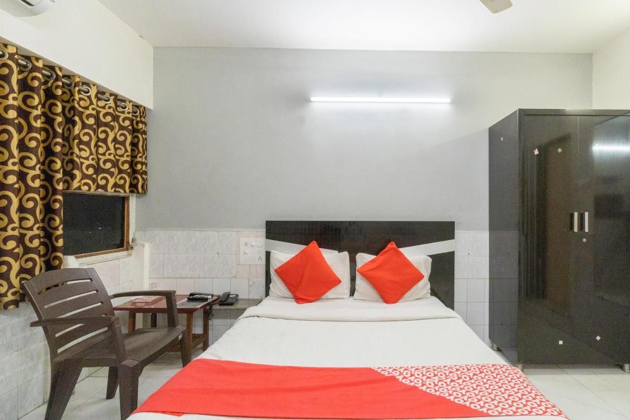 Oyo 13535 Aakash Hotel Ahmedabad Exterior photo