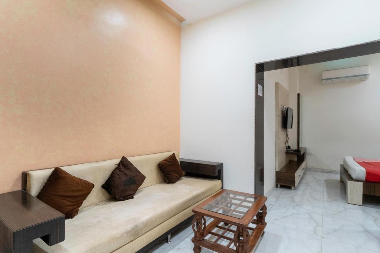 Oyo 13535 Aakash Hotel Ahmedabad Exterior photo
